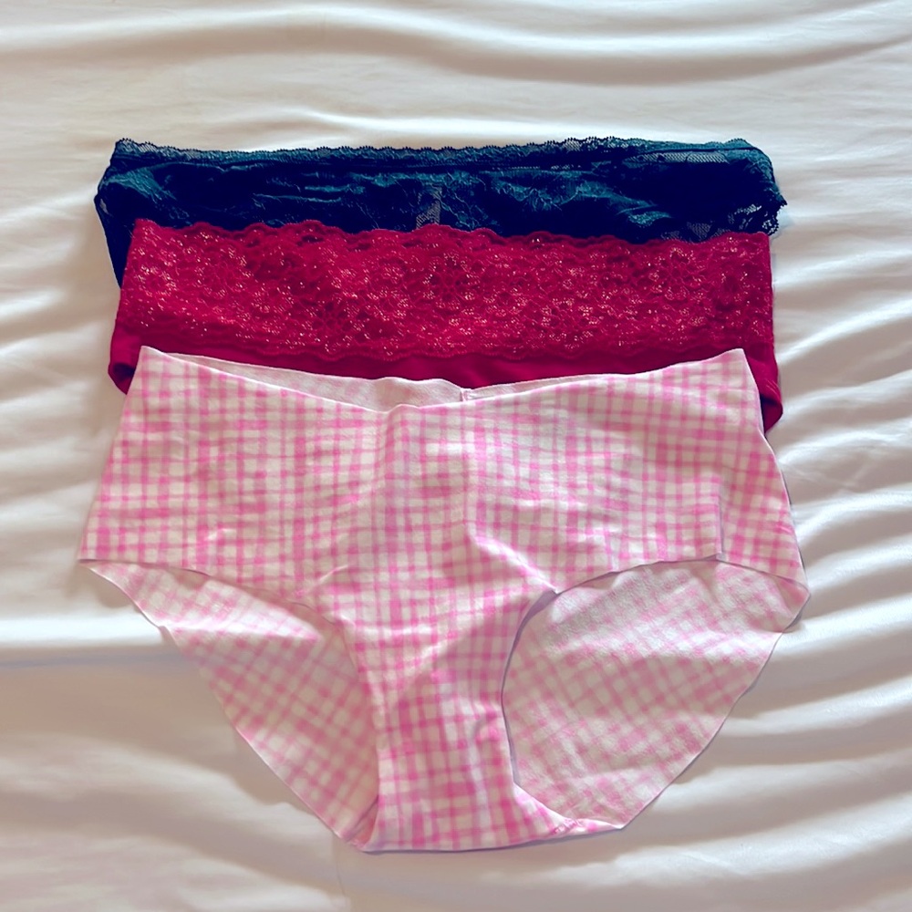 EXCELLENT CONDITION Victoria’s Secret/PINK Hiphugger(2) Bikini(1)-Size M